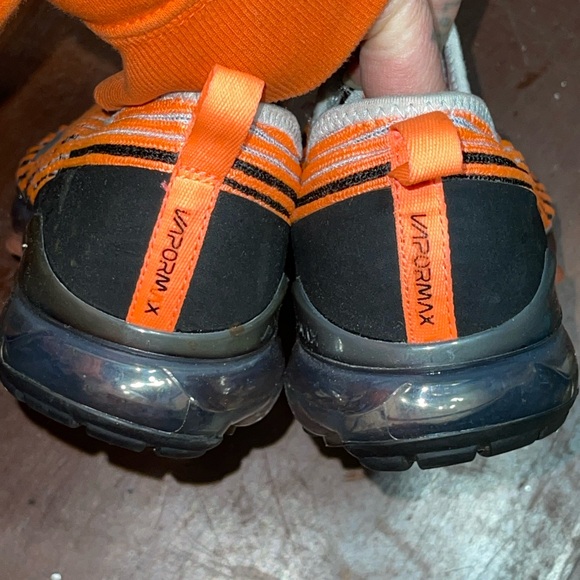 Nike Air VaporMax FlyKnit 3 GS mango sneakers - Picture 5 of 9